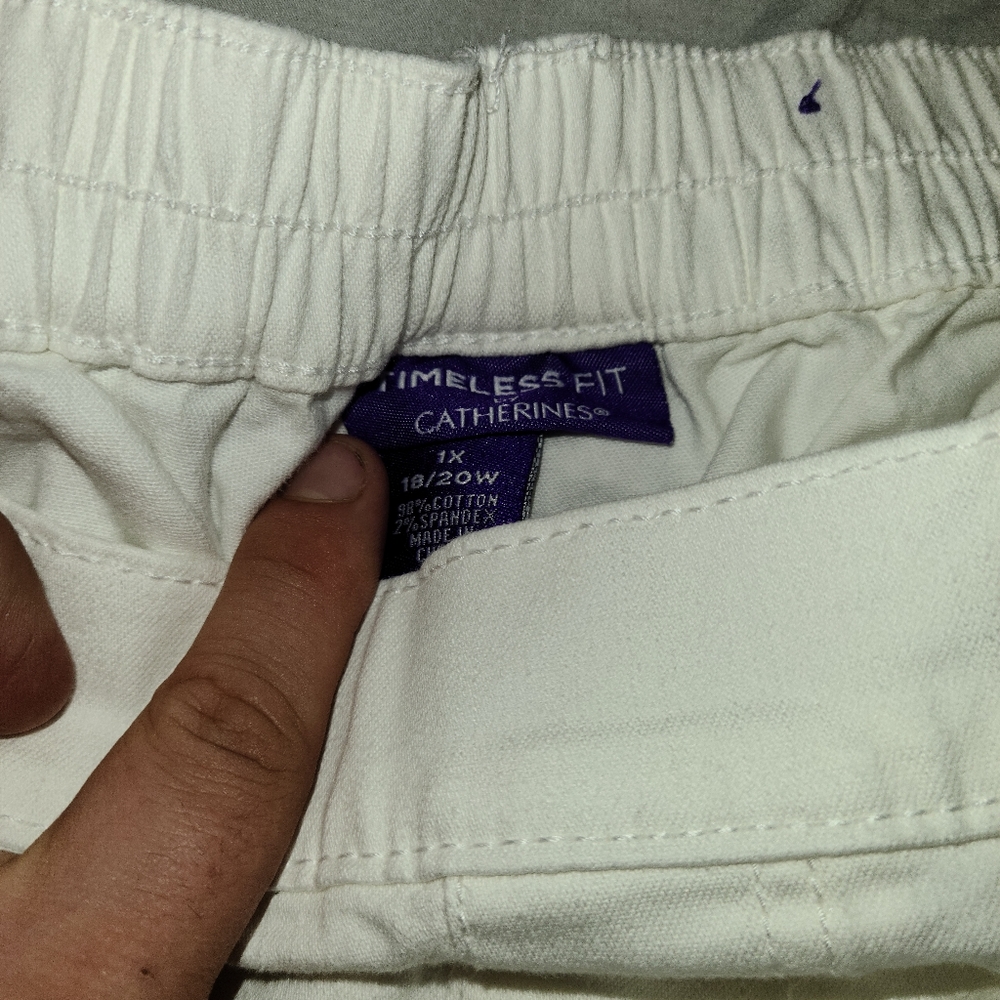 Womans Xl capris. Timeless fit by Catherine! - Picture 3 of 3